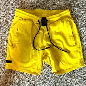 Alphalete shorts (yellow) M